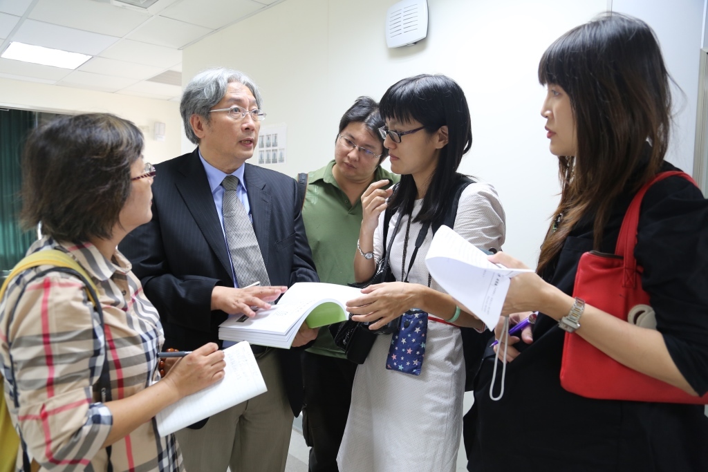 中山化學系謝建台教授說明圖片