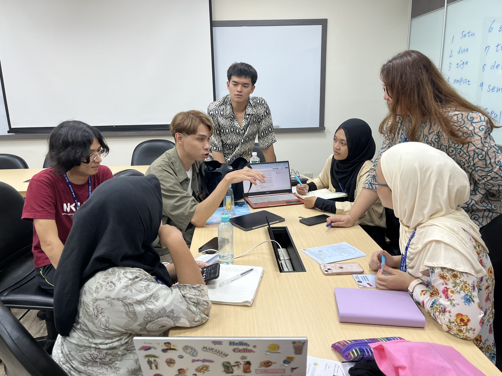 Lesson preparation exchange between pre-service teachers in Taiwan and Indonesia.