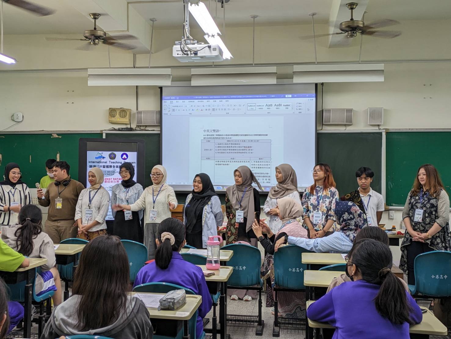 Indonesian cultural exchange at Siaogang Senior High School.