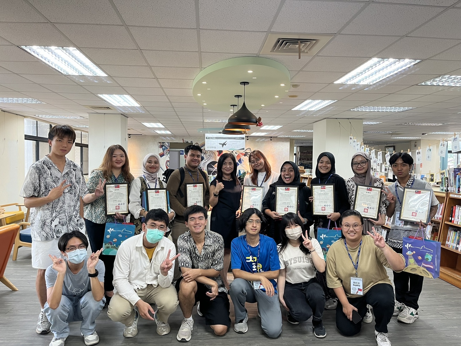 Chungshan Senior High School issued the certificate of appreciation.