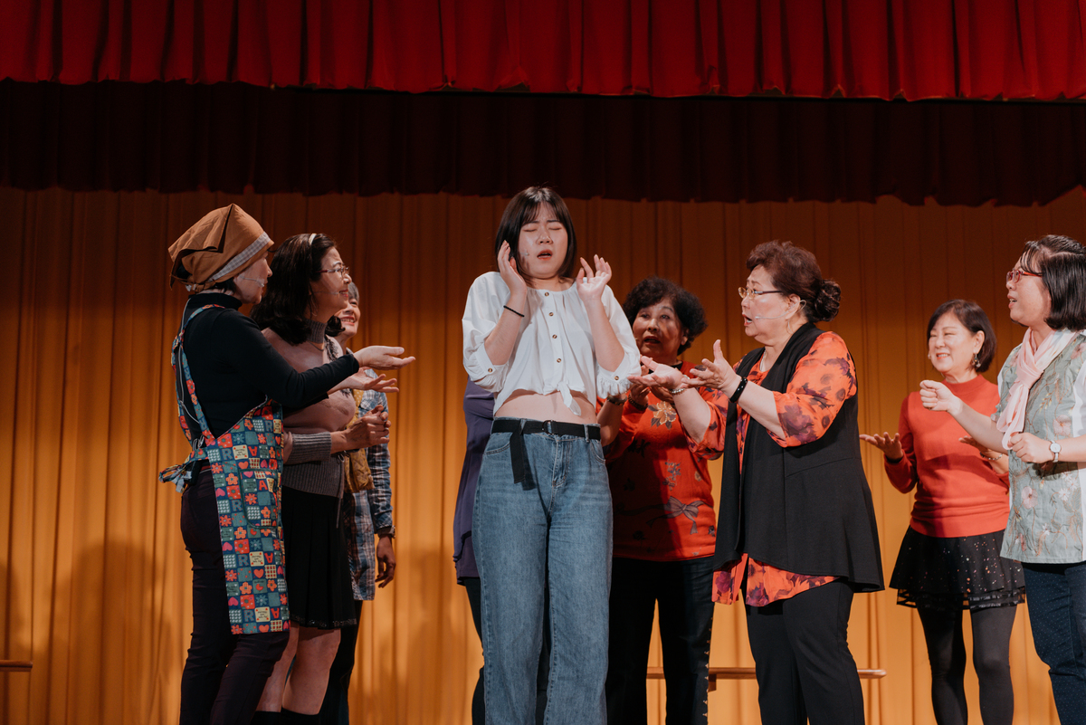 NSYSU’s social practice projects get seniors involved in community theatre. (Photo by NSYSU)