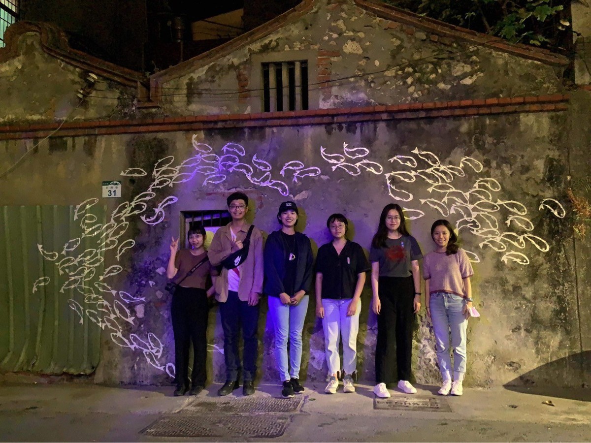 Art exhibitions by NSYSU Graduate Institute of Arts Management and Entrepreneurship and USR projects bring tourists to the community. (Photo by NSYSU)Image