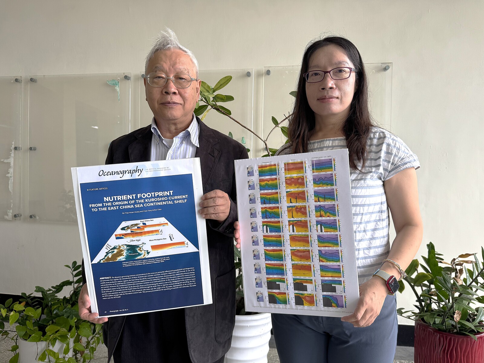 Academician Chen-Tung Arthur Chen (left), Chair Research Fellow at NSYSU, and Dr. Ting-Hsuan Huang (right), Research Fellow at the Department of Oceanography.Image