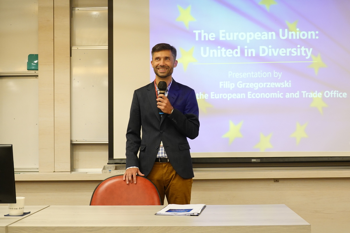 EETO Head Mr. Filip Grzegorzewski explained the meaning behind EU’s motto “United in Diversity“.Image