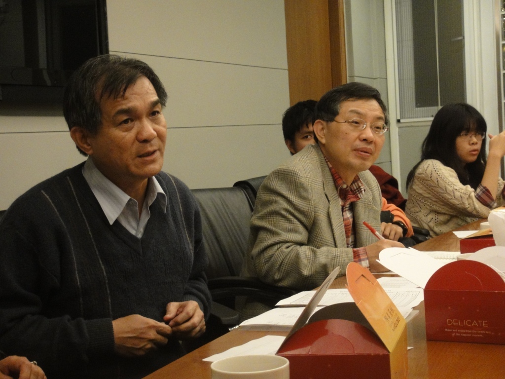校長與學生代表討論交流圖片