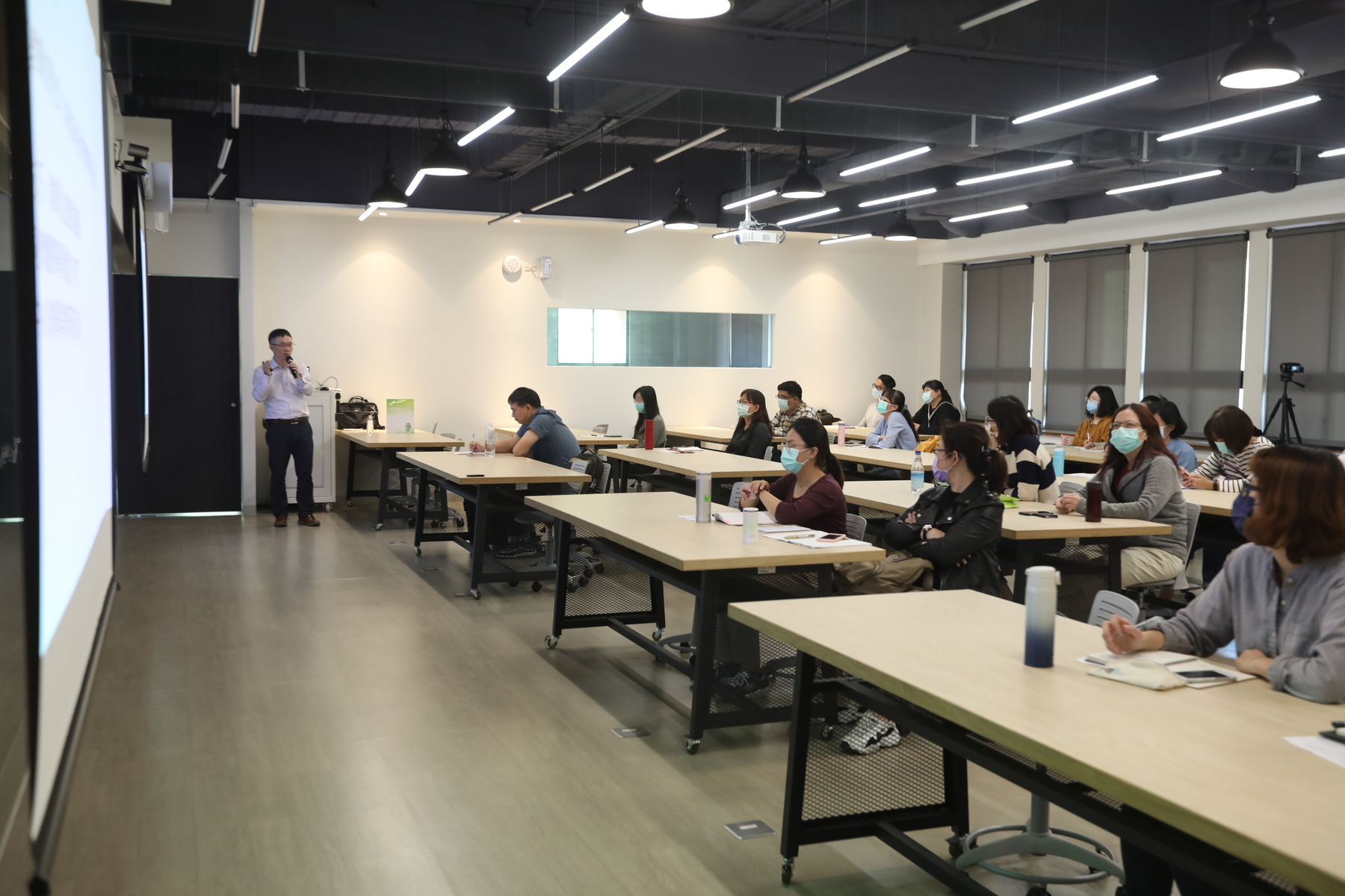 Cross-university forum for administrative staff to share experience implementing Teaching Practice Research ProgramImage