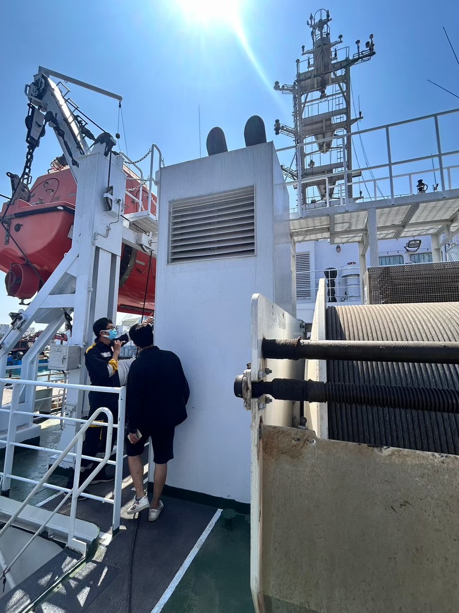 Researchers from the Aerosol Science Research Center and the Institute of Environmental Engineering at NSYSU at a sampling site aboard the R/V New Ocean Researcher 3 during field measurements in Kaohsiung Port.Image