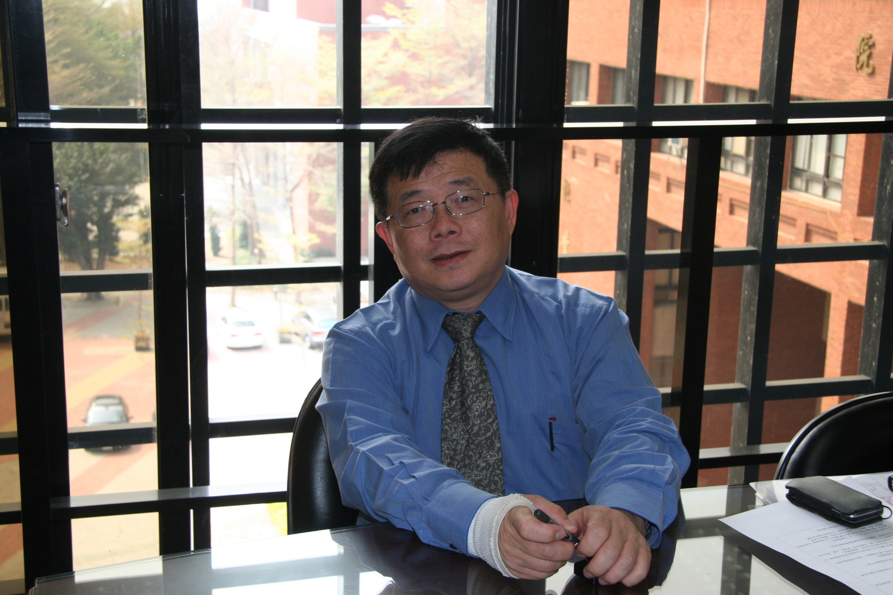 學務長李清潭每日走路上下班圖片