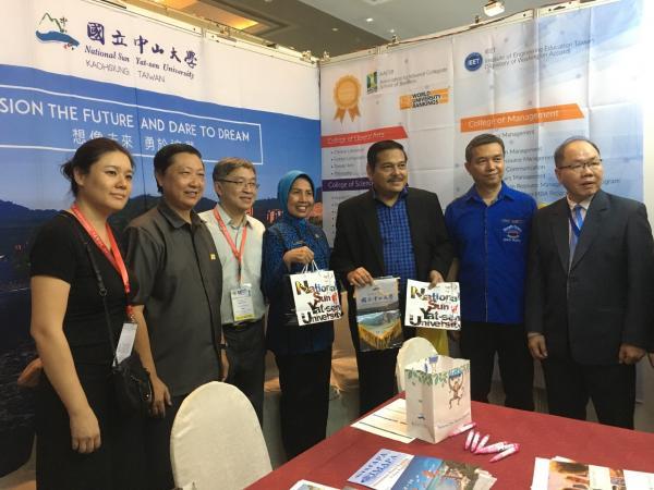 Nurhajizah Marpaung, Deputy Governor of North Sumatra, (center) at the NSYSU boothImage