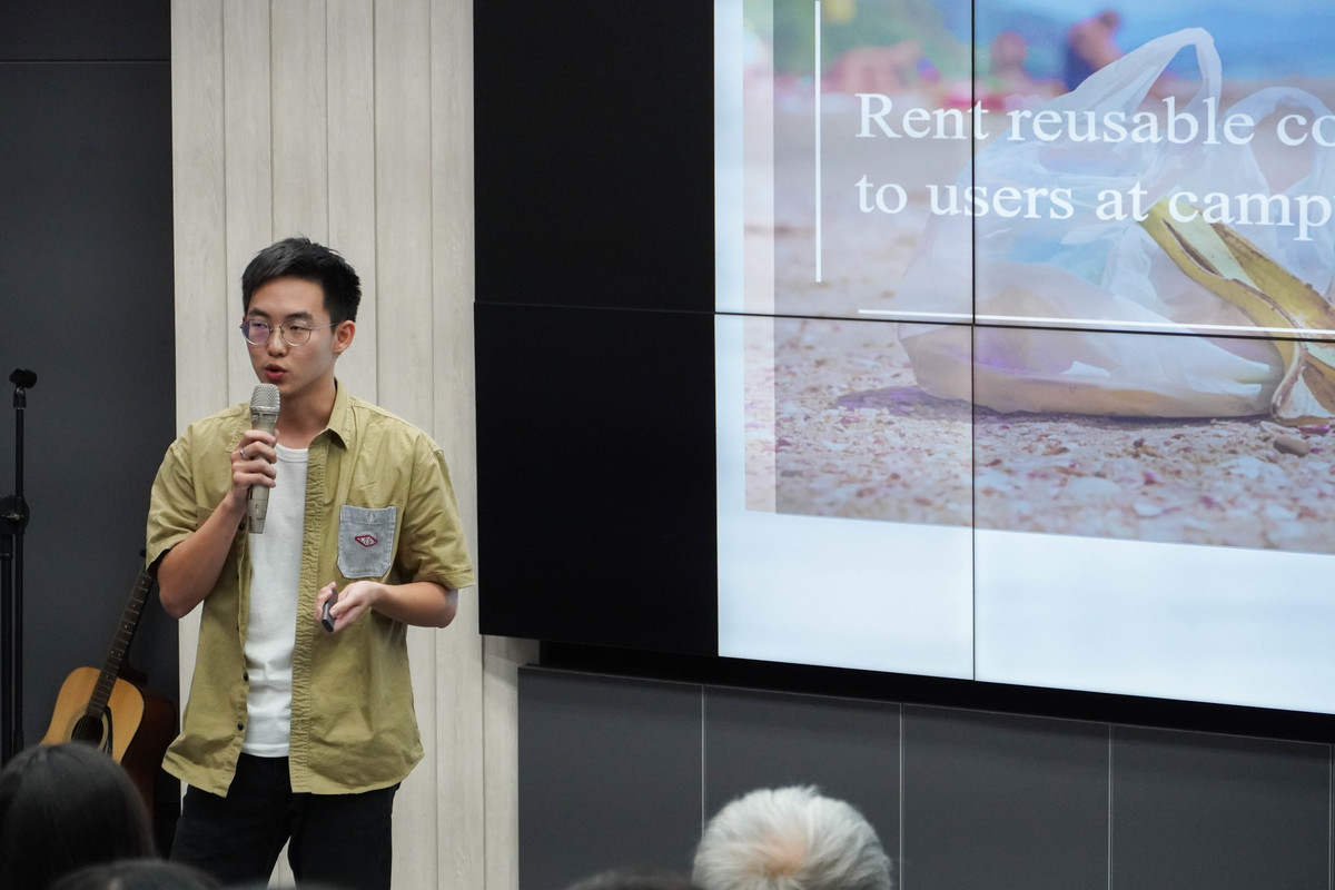 Student presenter Bo-Cheng Shen, Department of Marine Environment and Engineering, on campus reusable container hiring system.