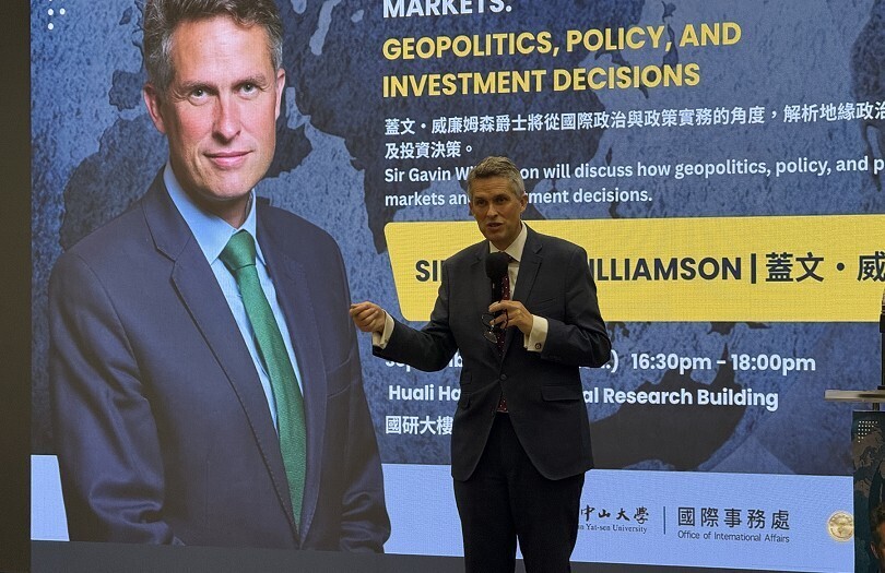 Taiwan Strait Conflict Would Disrupt Global Finance and Semiconductor Supply Chains, Former UK Defence Secretary Sir Gavin Williamson Addresses Peace and Stability at NSYSU
