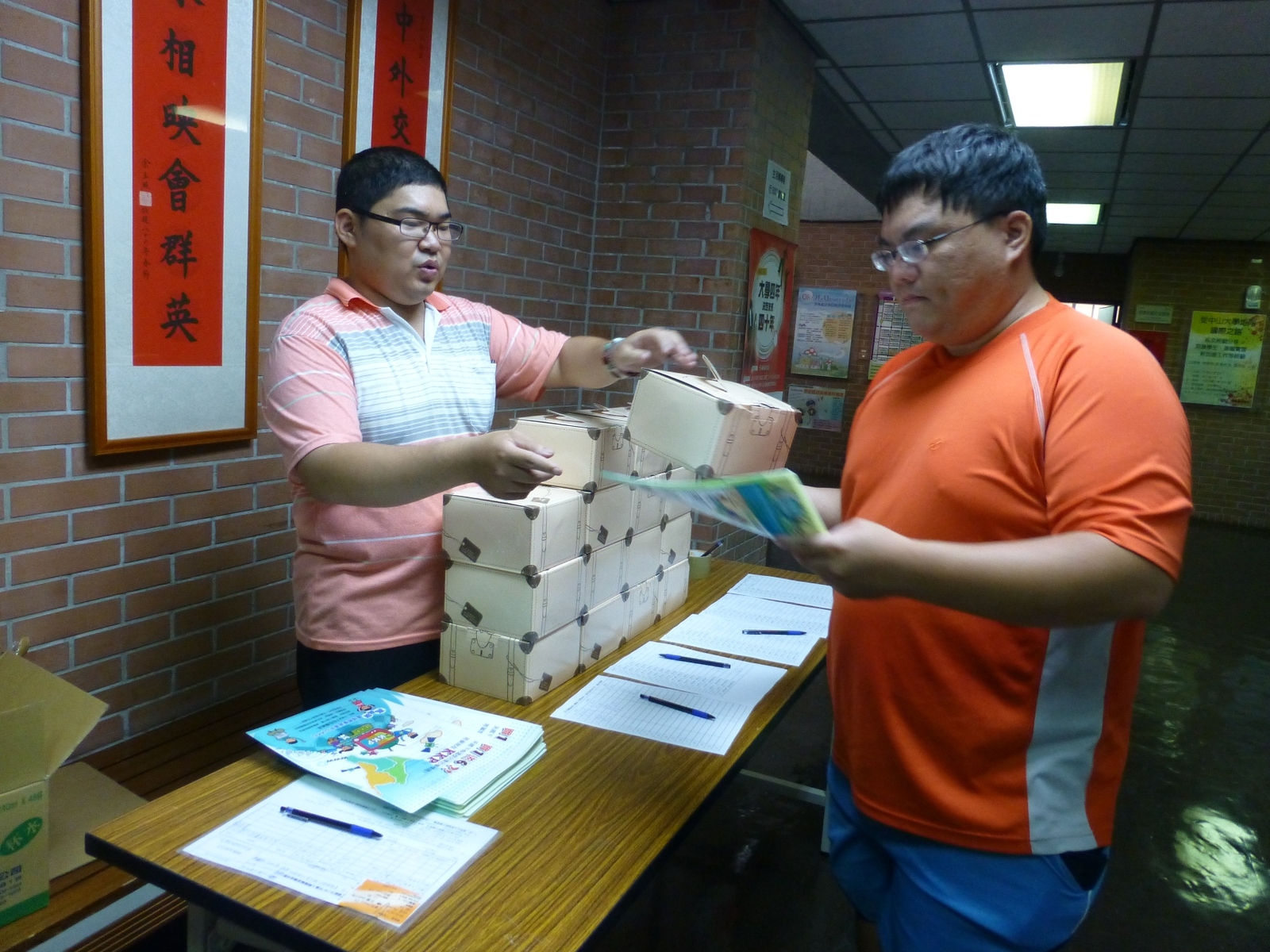 同學陸續進場圖片