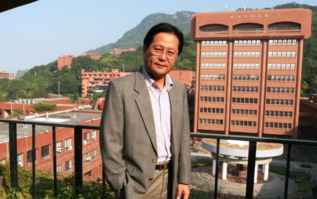 中山大學材光系黃志青教授圖片