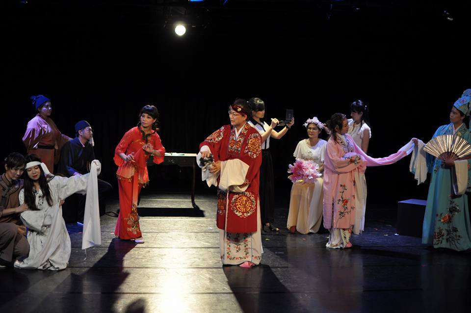 From 2014, DTA has been teaching a credit course in performing arts for junior high school teachers. Photo: performance production.