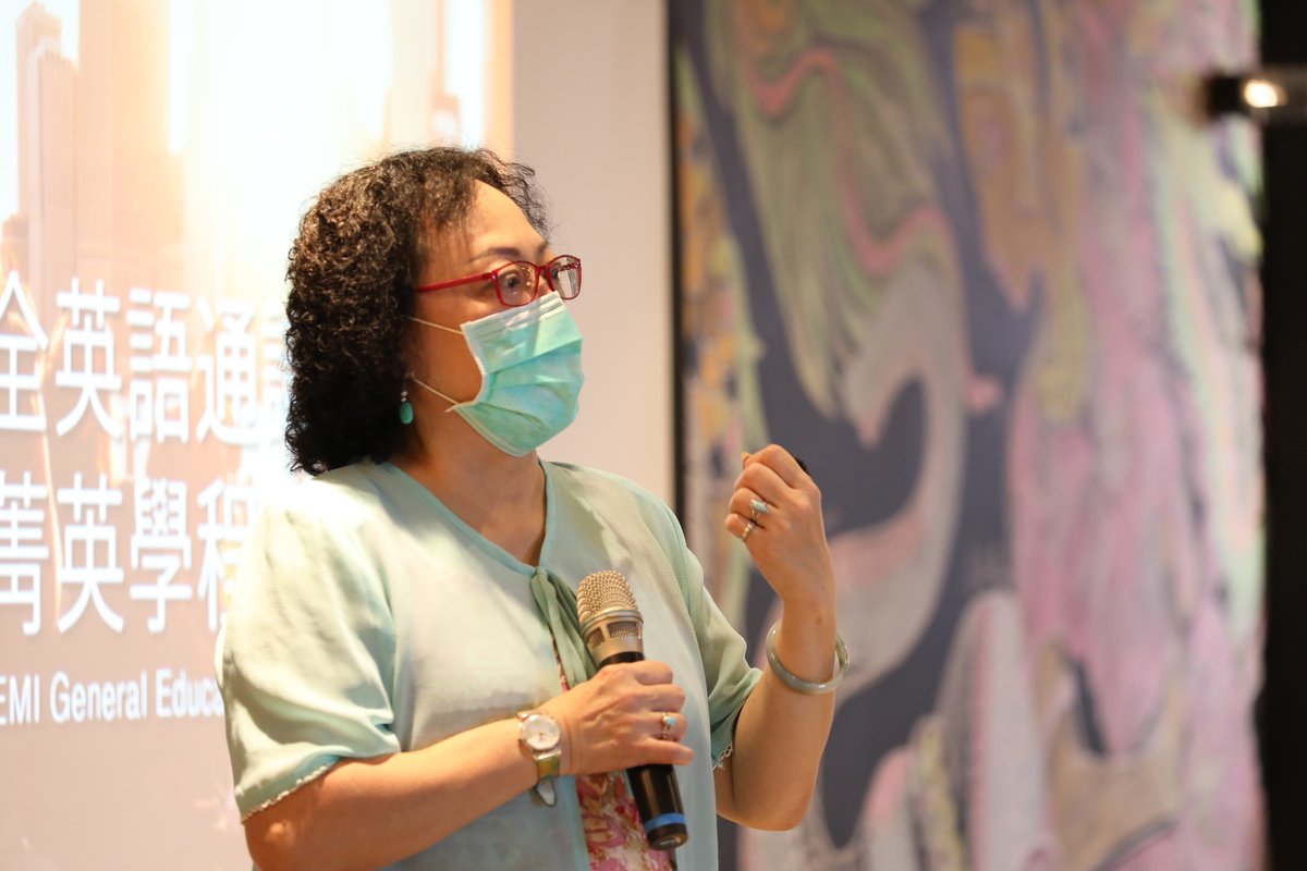 Associate Dean of Si Wan College Dr. Virginia Shen