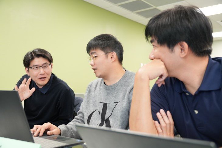 Faculty members attend the overseas EMI training program at ASU.Image