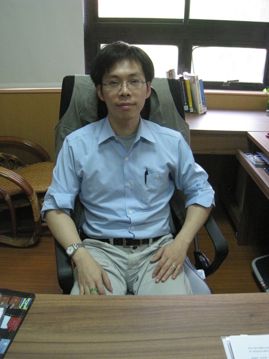 「國立中山大學社科院民意與市場調查中心」主任劉正山老師圖片