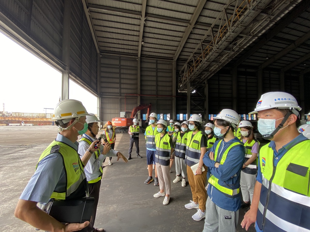 Semester visit to the TIPC to explore topics for project proposals.Image