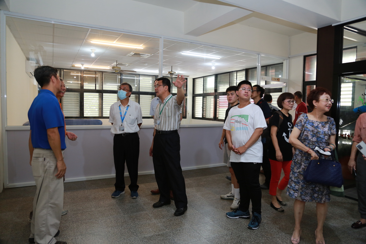 After the opening ceremony, the next item on the agenda was the tour around the facilities of the dorm: common living areas, rooms, and bathrooms.