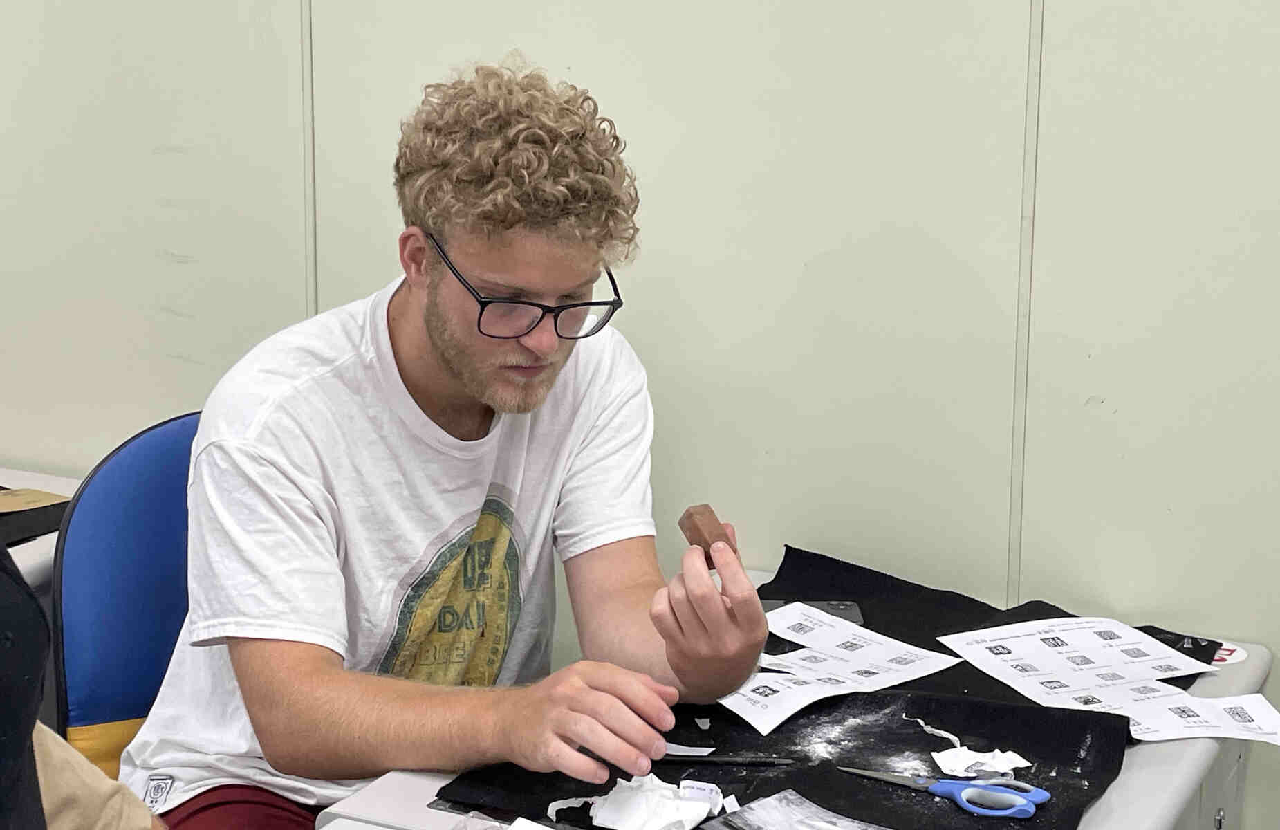 Seal-cutting class for Bristol students