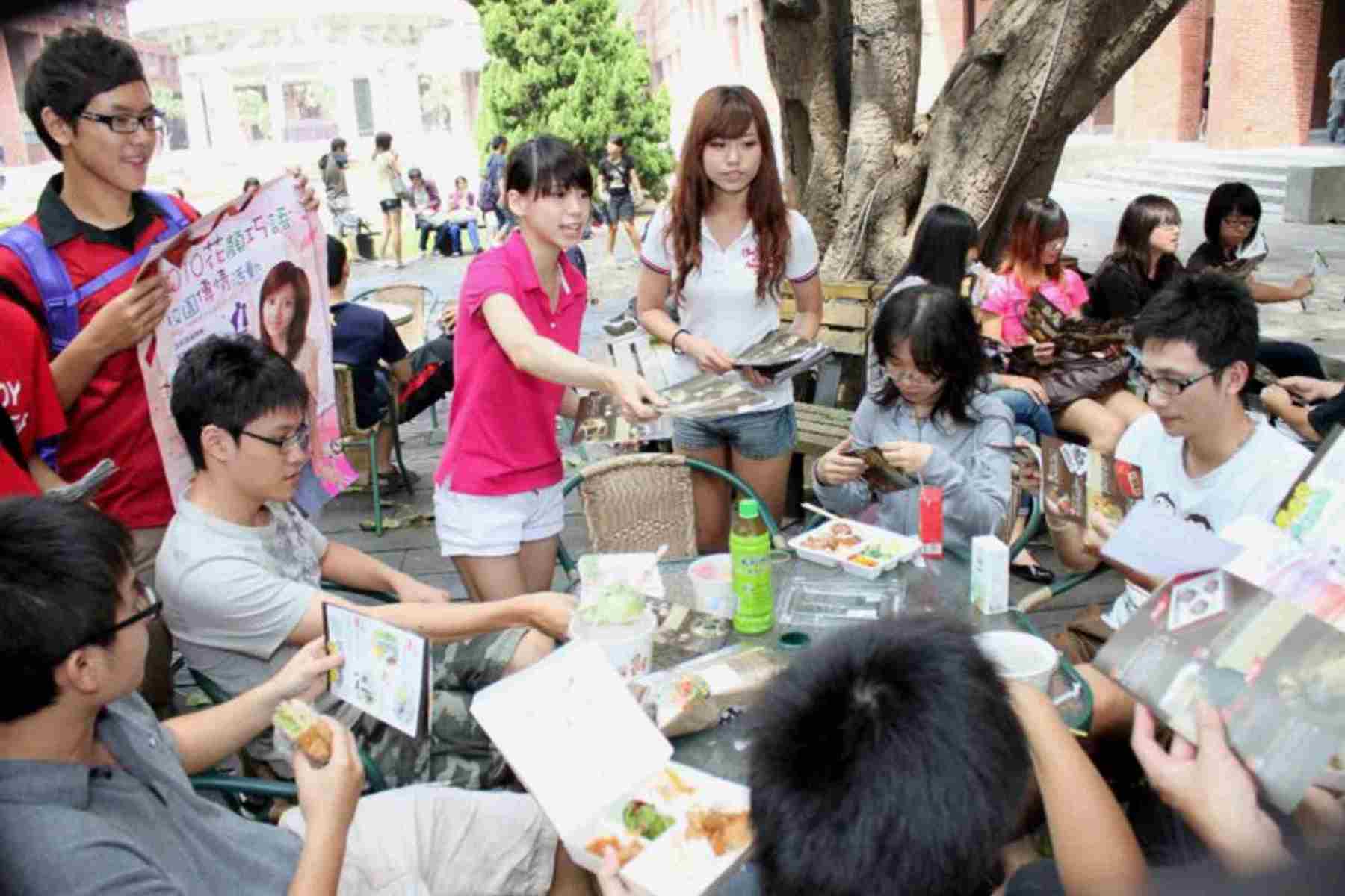 巧傳心情  甜言千里圖片