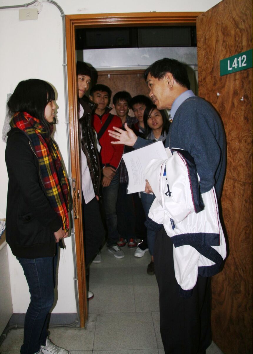 校長聆聽學生意見圖片