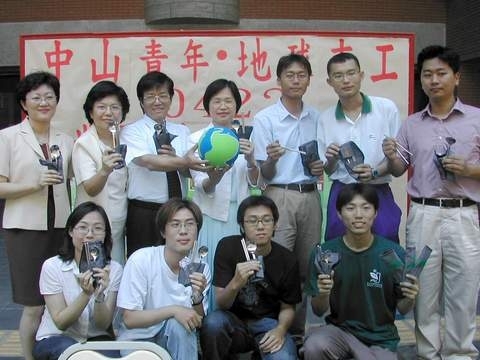 中山大學師生全面響應環保餐具使用活動，要為地球的永續盡一份心力。圖片
