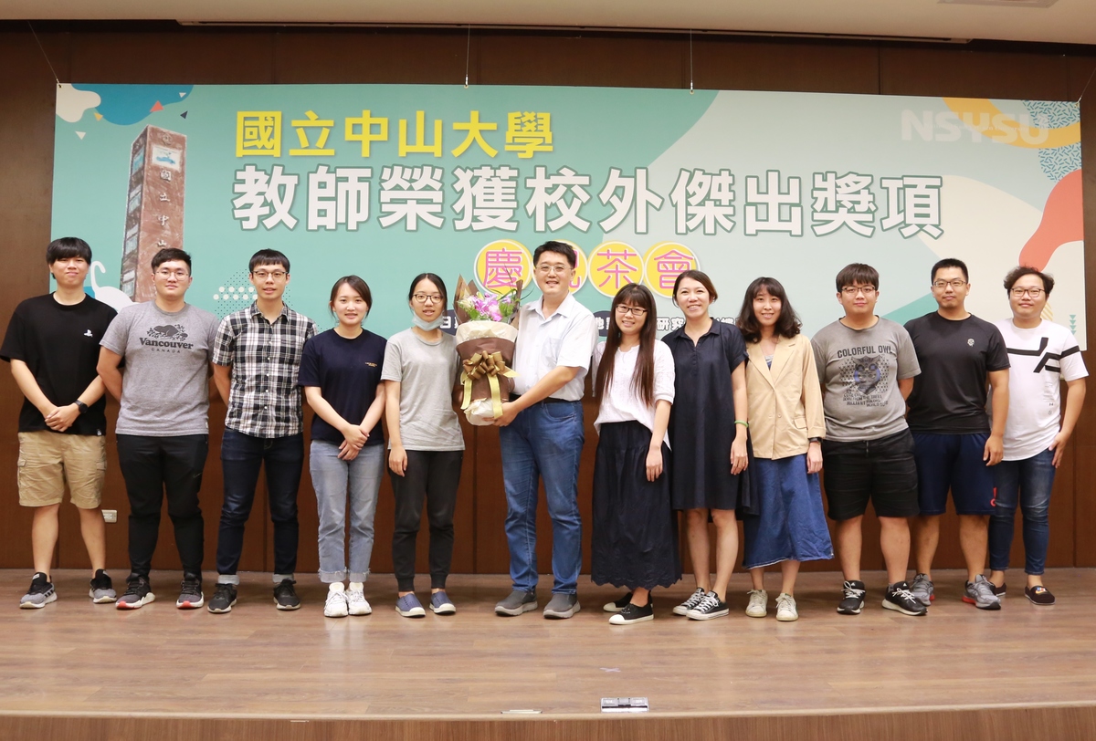 Assistant Professor Cheng-Yu Kuo with his students