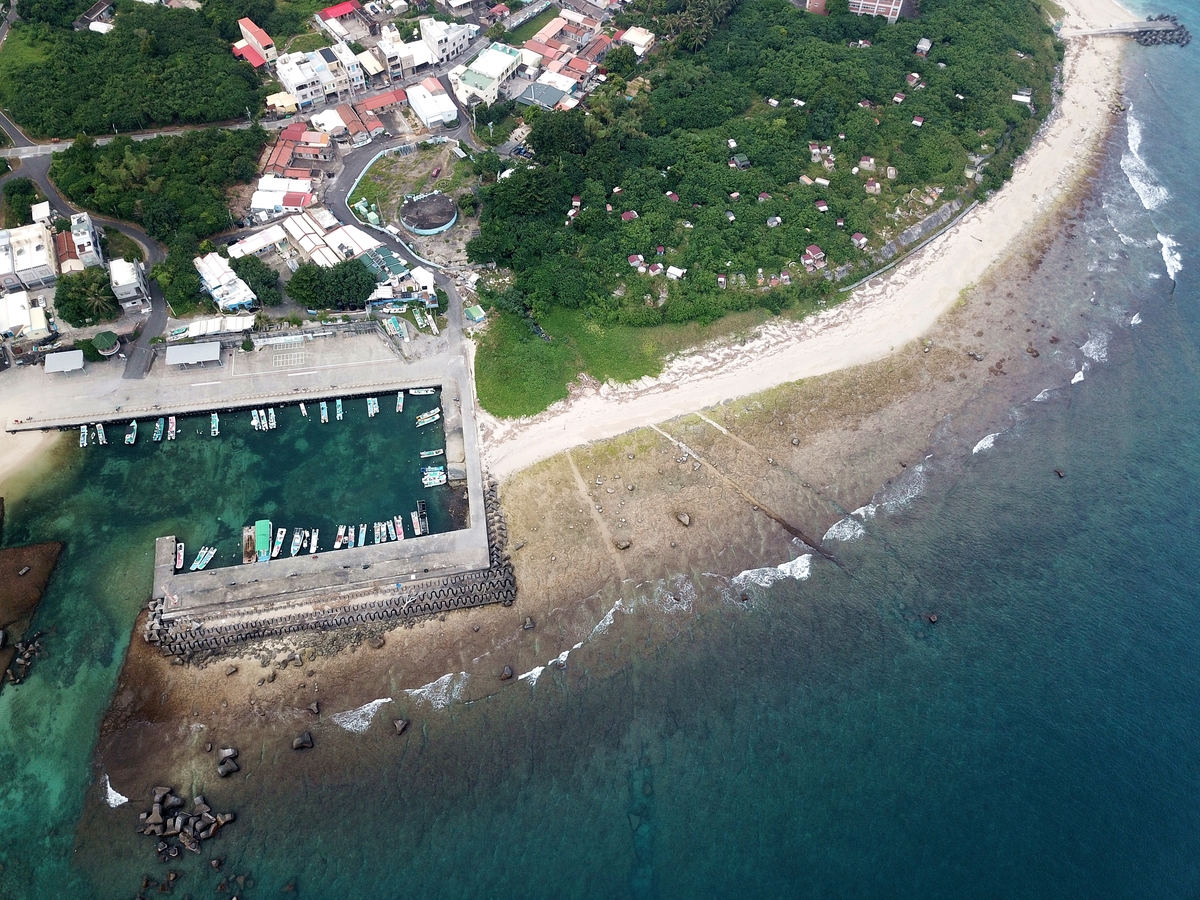 NSYSU and Pingtung County Government cooperate to save the environment of intertidal zones of Little LiuchiuImage