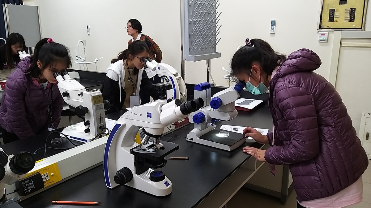 female scientists camp NSYSU