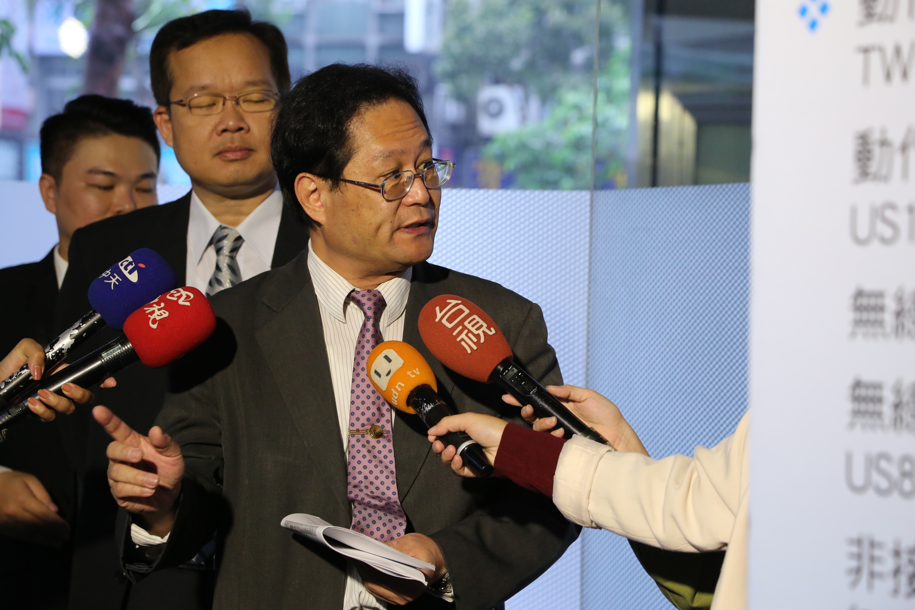 學術副校長黃志青教授接受媒體訪問圖片