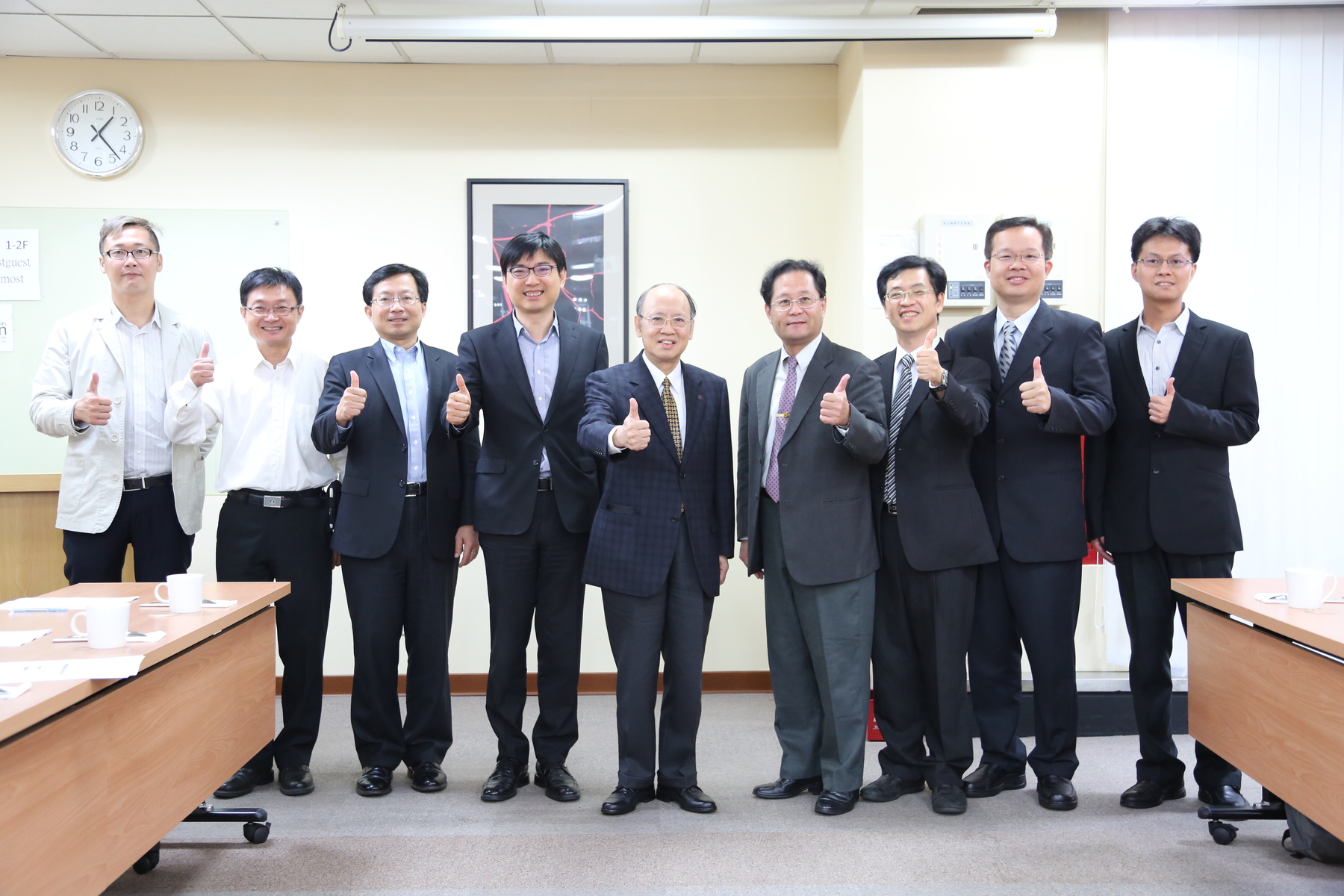 本校相關代表出席科技部記者會與科技部次長陳德新合影圖片