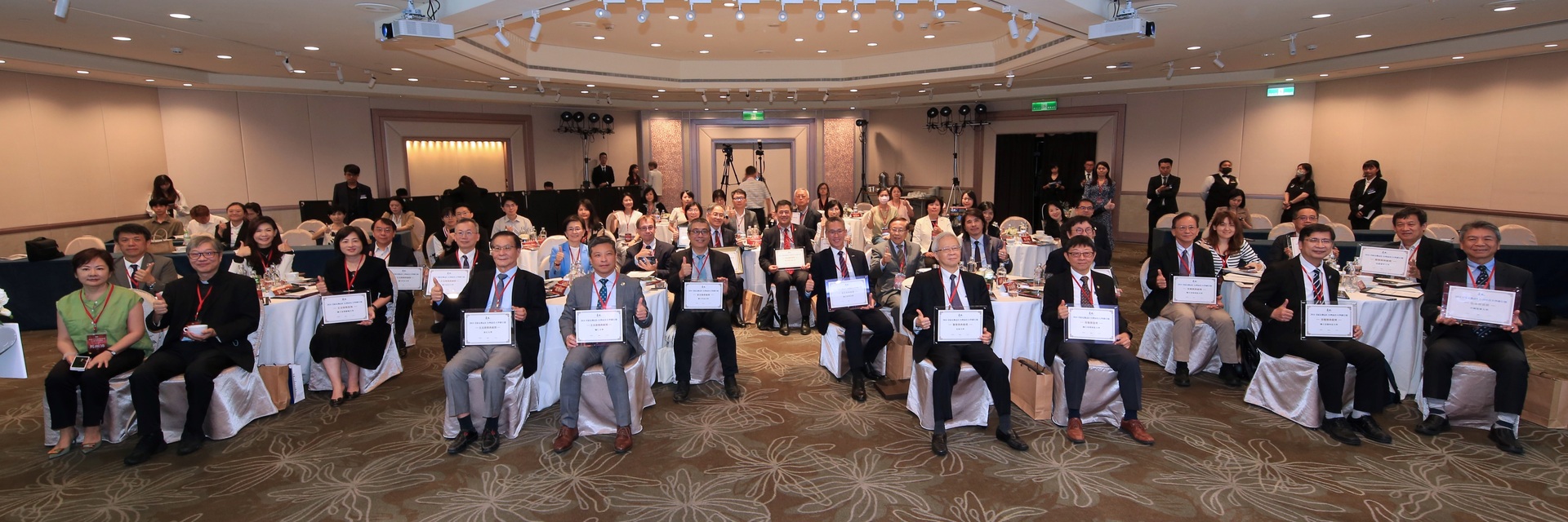Representatives from 20 exemplary universities across Taiwan attended the Global Views Monthly Exemplary University Awards Ceremony.