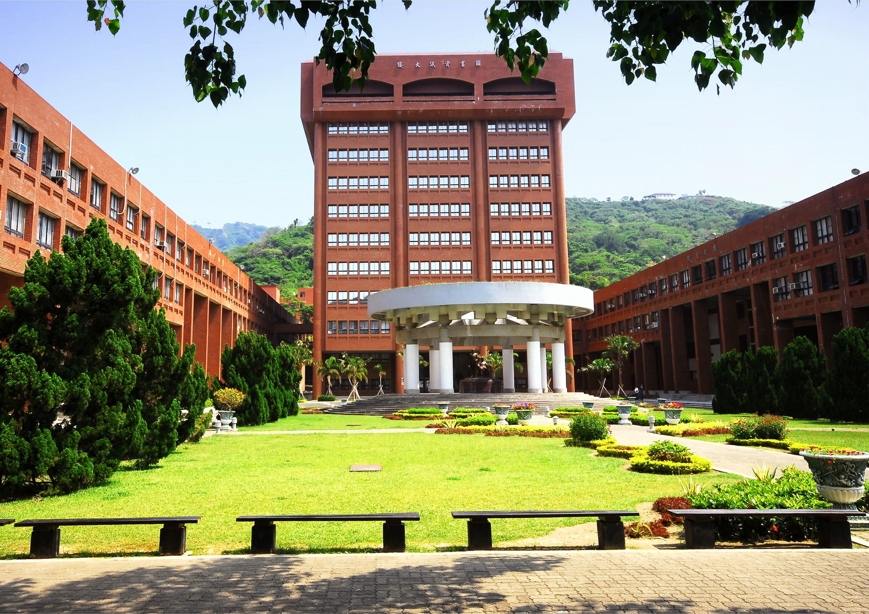 Financial Times Top Asia-Pacific Business Schools: College of Management at NSYSU, the Only Taiwanese School Listed for Two Consecutive YearsImage