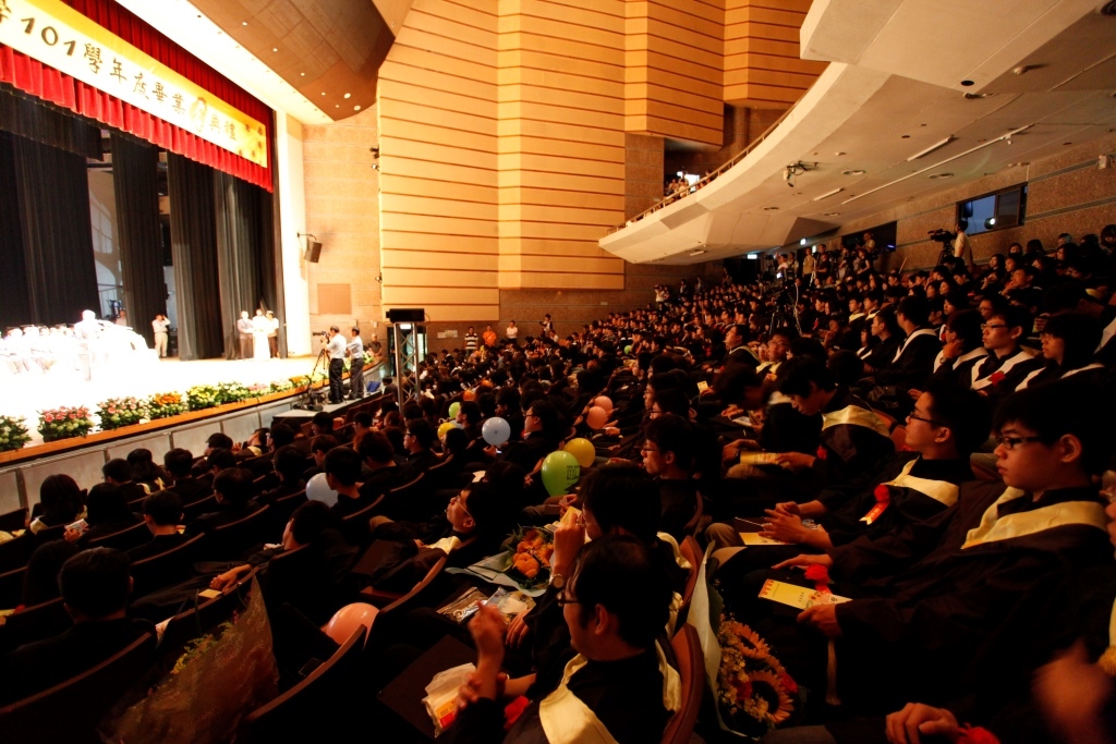 中山大學101學年度畢業典禮圖片