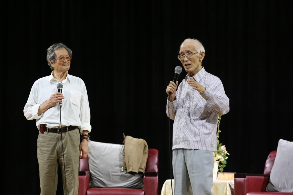 余光中(右)與黃春明(左)妙語如珠圖片