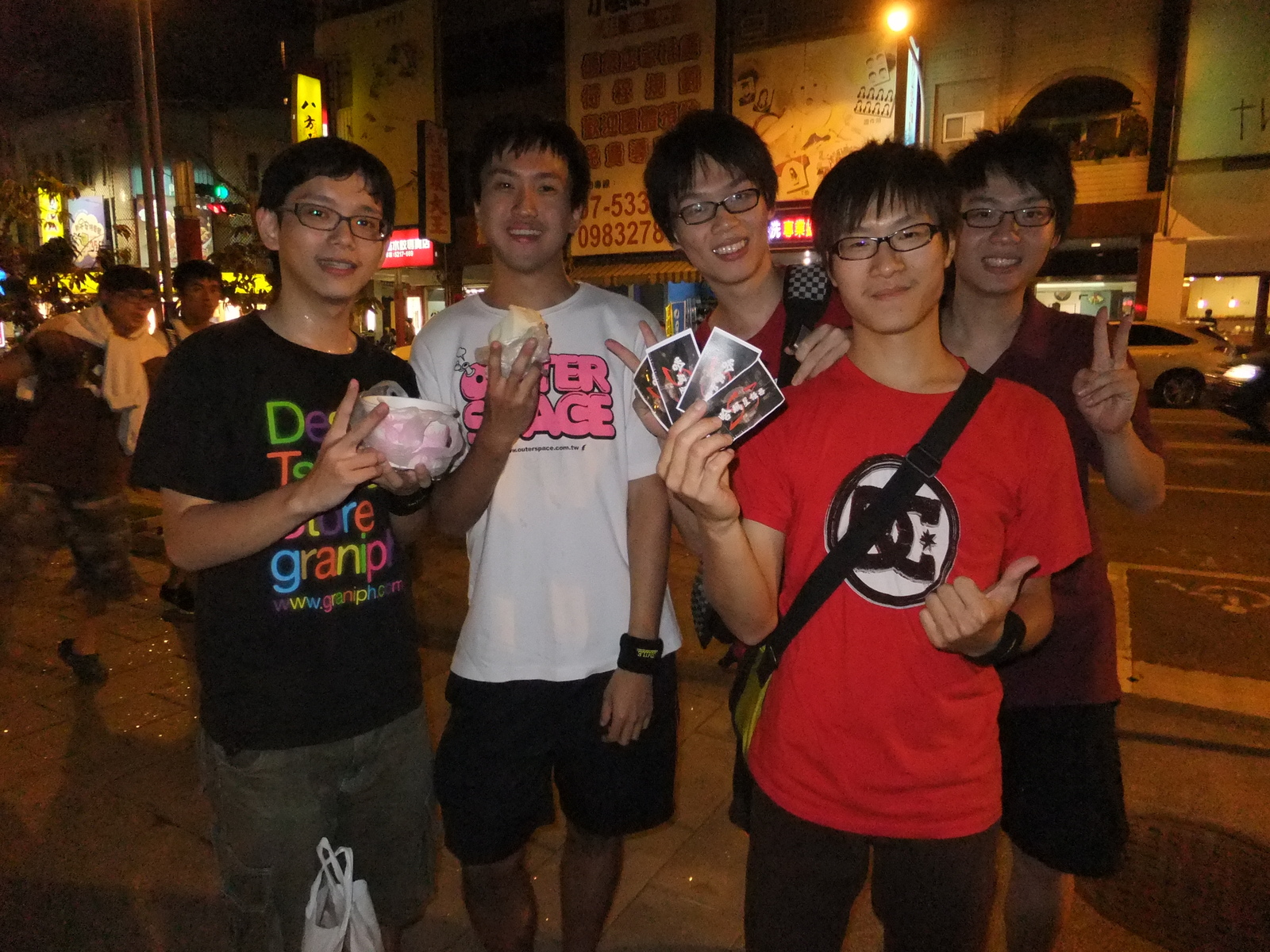闖關隊伍歡樂留影圖片