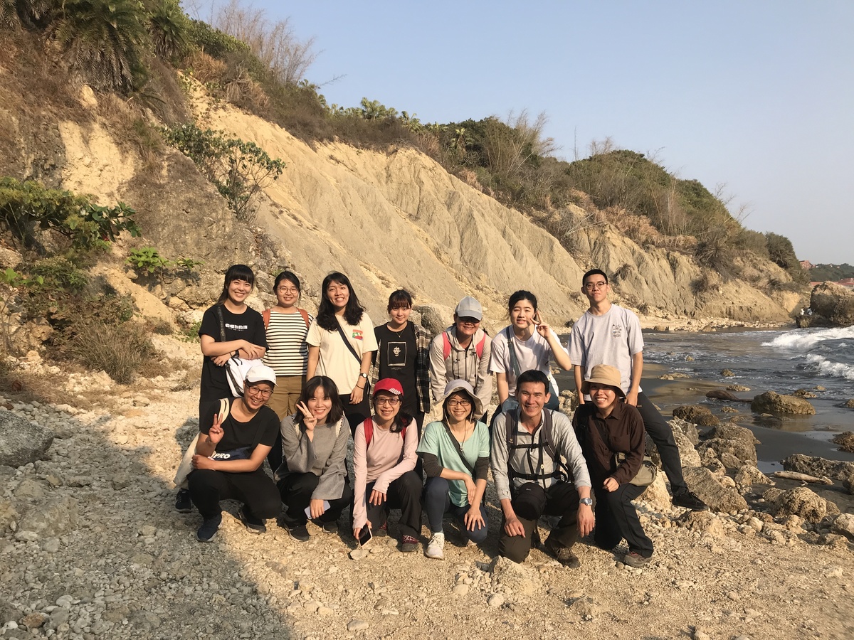 Students explore geological changes, nature around campus