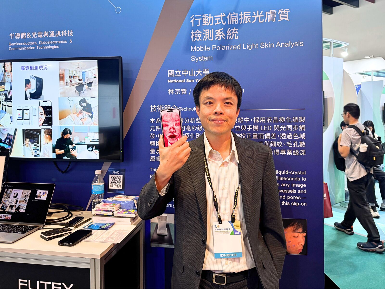 Tsung-Hsien Lin, Chair Professor of the Department of Photonics and Vice President for Research and Development at National Sun Yat-sen University, successfully developed the world's first "Mobile Polarized Light Skin Analysis System" by integrating advanced liquid crystal polarization technology into a smartphone case and app. Users can simply snap their phone into the customized case and capture a single photo to obtain, within 1 seconds, professional-level skin indicators such as microvessel patterns, pigmentation spots, acne, and fine lines.Image