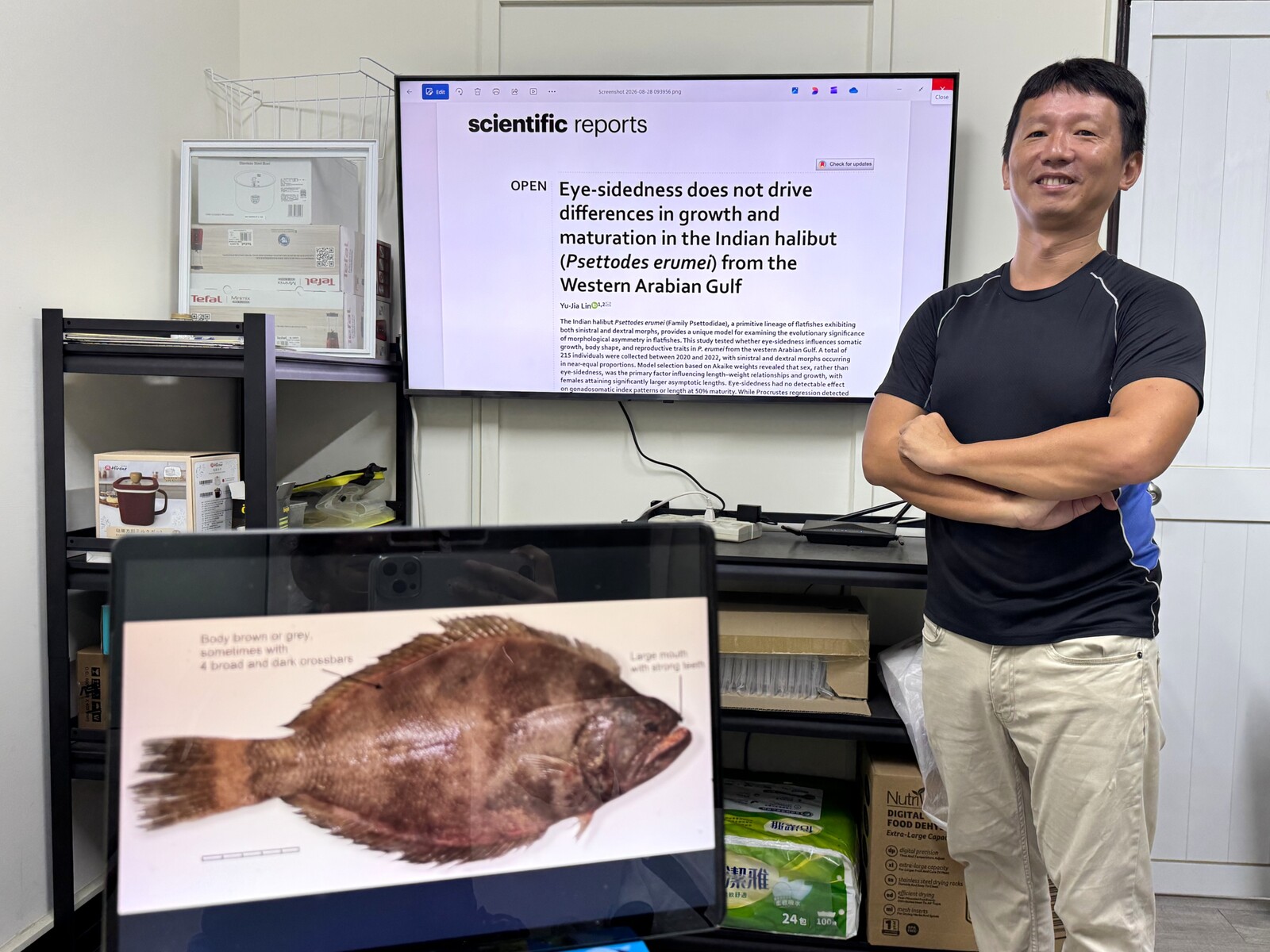 Associate Professor Yu-Jia Lin of the Graduate Institute of Marine Affairs at NSYSU draws inspiration from human left- and right-handedness to investigate whether evolution causes the variation in eye-sidedness among flatfish species.Image