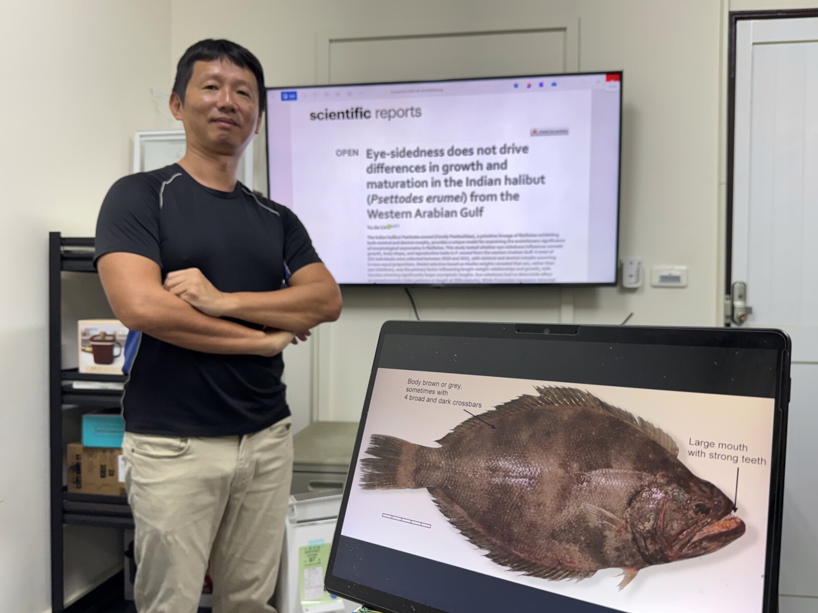 Associate Professor Yu-Jia Lin of the Graduate Institute of Marine Affairs at NSYSU draws inspiration from human left- and right-handedness to investigate whether evolution causes the variation in eye-sidedness among flatfish species.Image