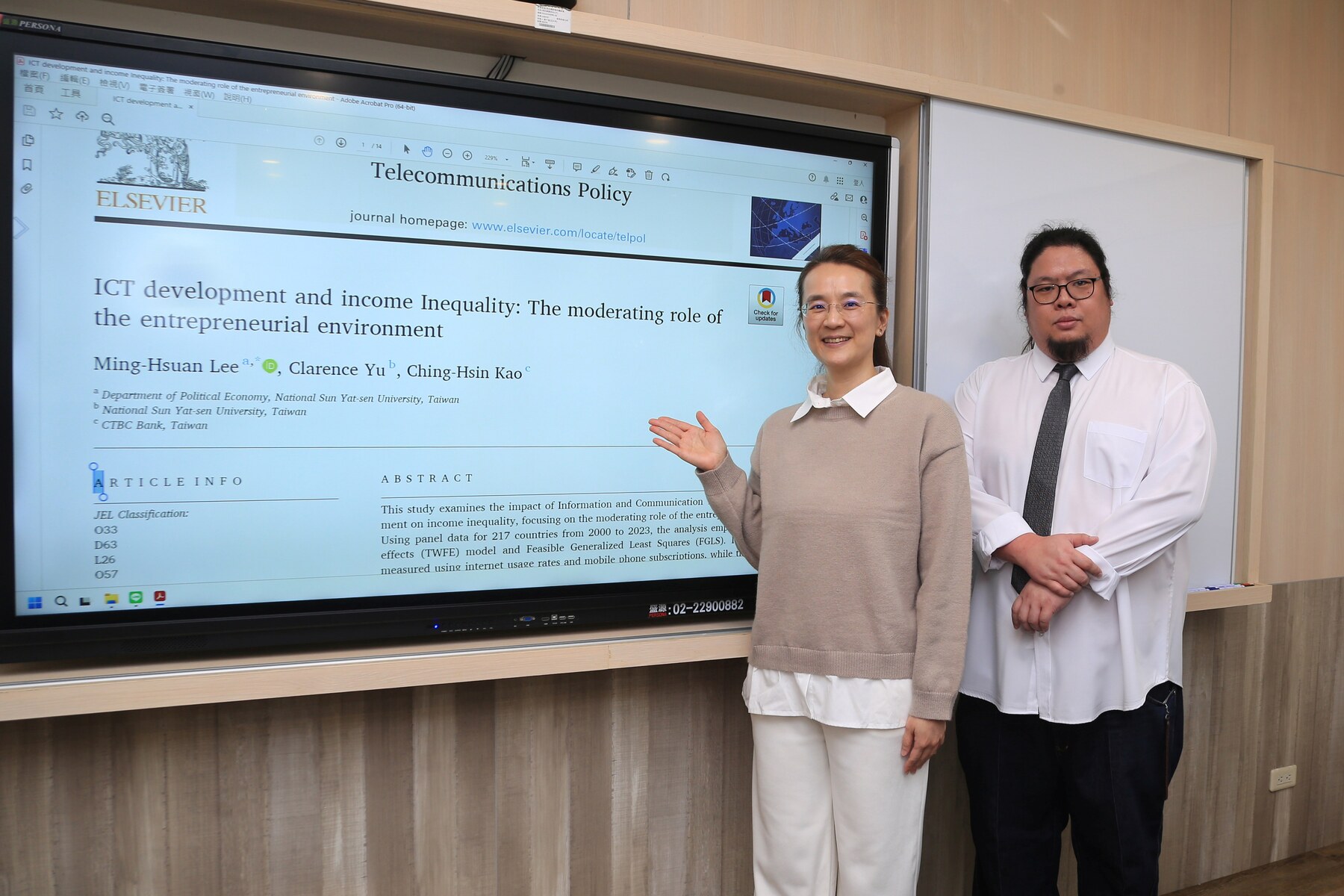 Ming-Hsuan Lee (left), Professor in the Department of Political Economy and Vice President for International Affairs at NSYSU, analyzed long-term cross-national data and found that ICT development helps reduce income inequality, with stronger effects in countries with weaker entrepreneurial environments and institutional conditions. Clarence Yu, co-author of the study, is shown on the right.Image