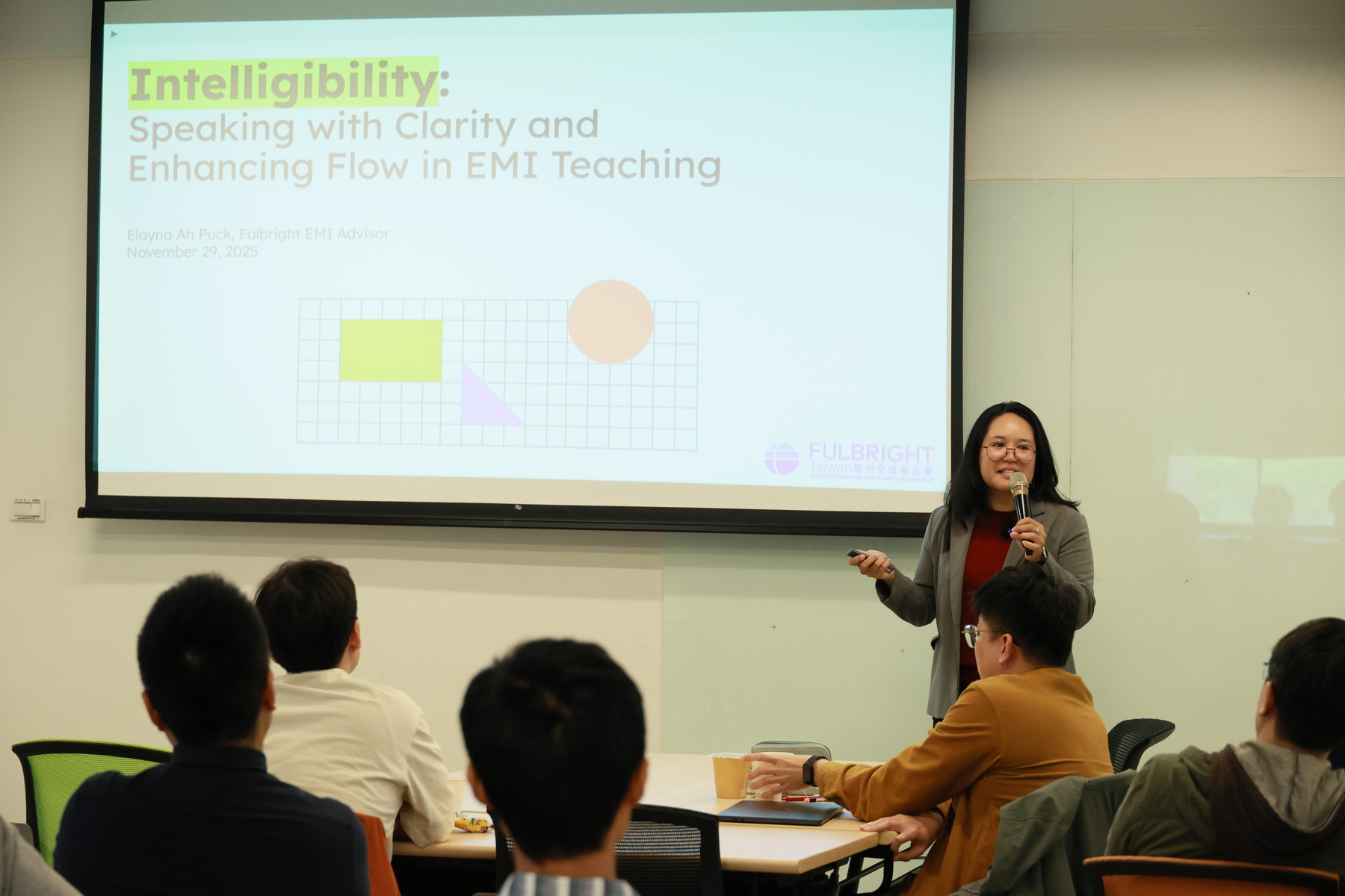 Fulbright Taiwan EMI Advisor Elayna Ah Puck serves as an instructor for the workshop.Image