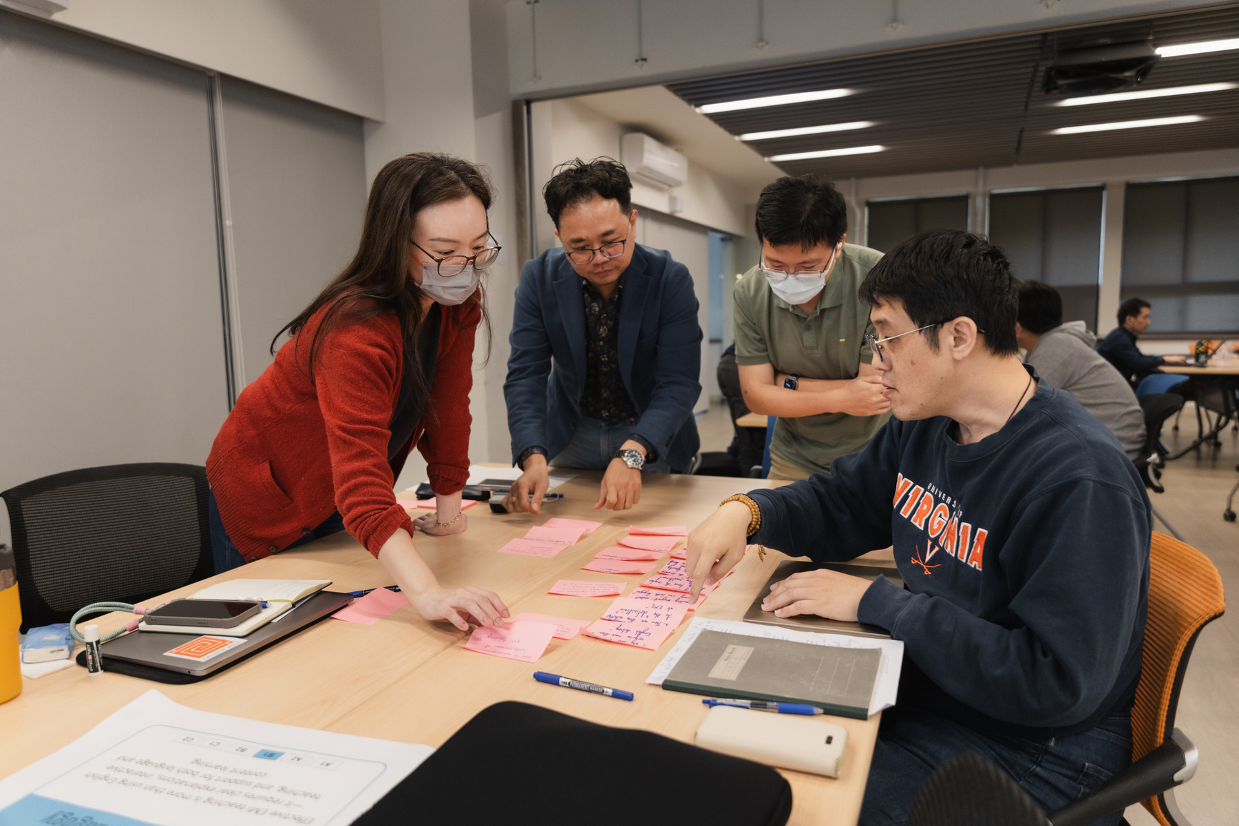 Bo-Yuan Huang, Associate Professor in the Department of Foreign Languages at National Chiayi University, joins participant discussions.Image