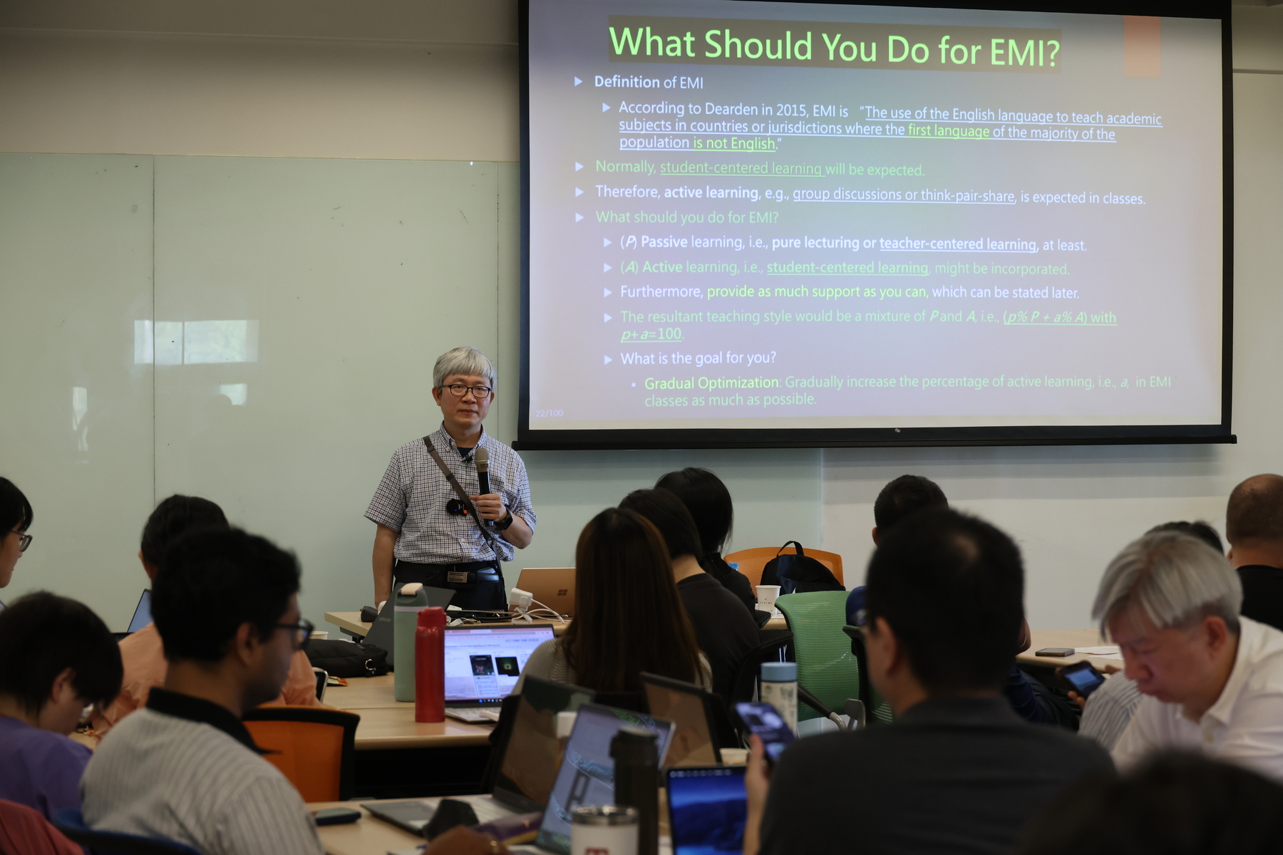 Huei-Wen Ferng, Distinguished Professor in the Department of Computer Science and Information Engineering at National Taiwan University of Science and Technology, shares digital tools used in EMI classrooms.Image