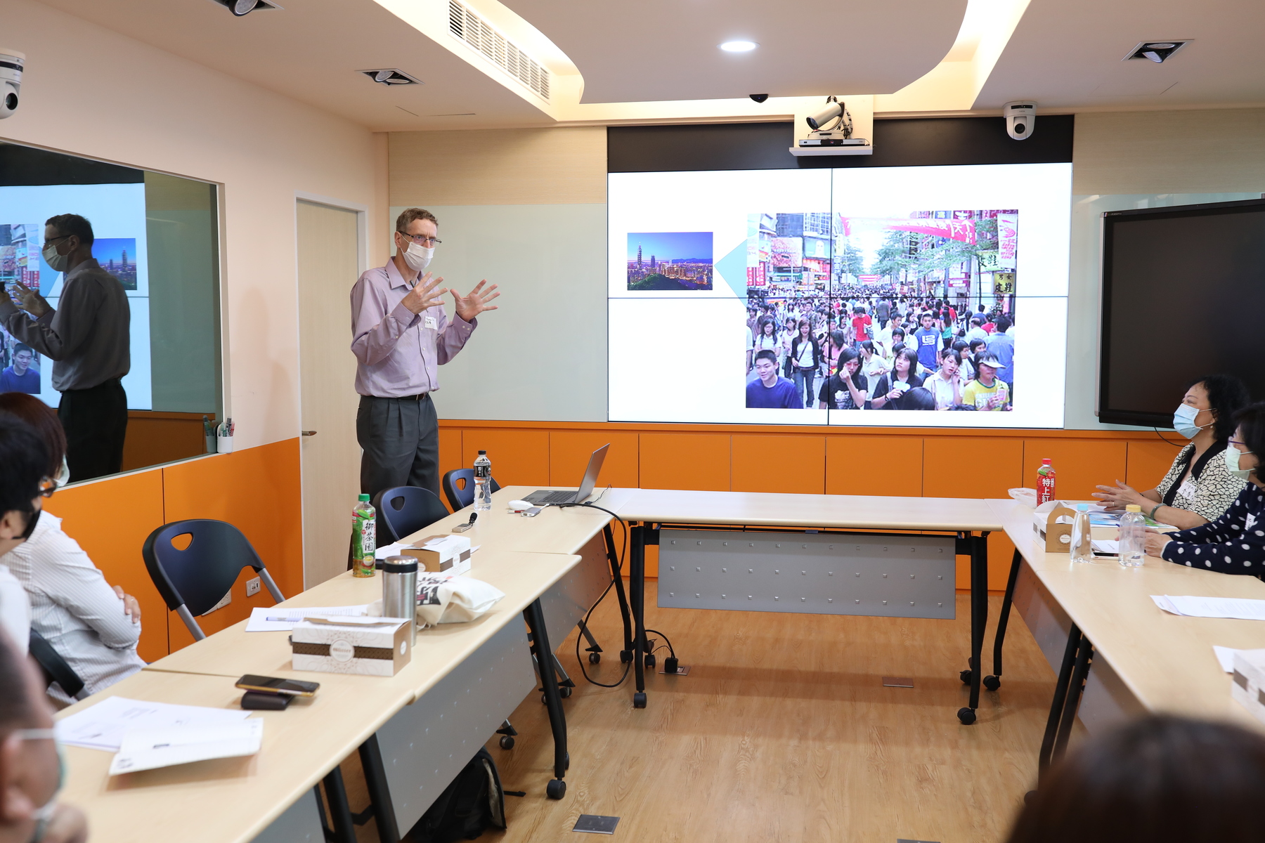 Si Wan College visiting professor Thomas Smith (photo by NSYSU)