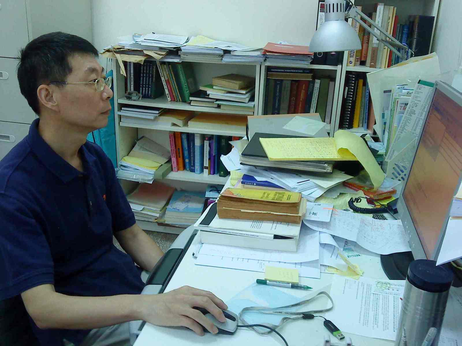 20100418 材光系張六文教授榮獲行政院2009年傑出科技貢獻獎圖片