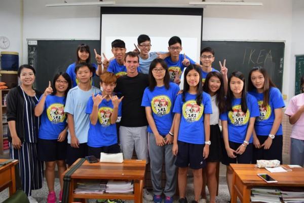 Slovakia volunteer students at Kaohsiung Municipal Hsin-Chuang Senior High SchoolImage