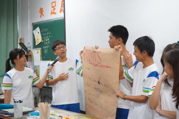 Encouraging students in active culture discussionImage