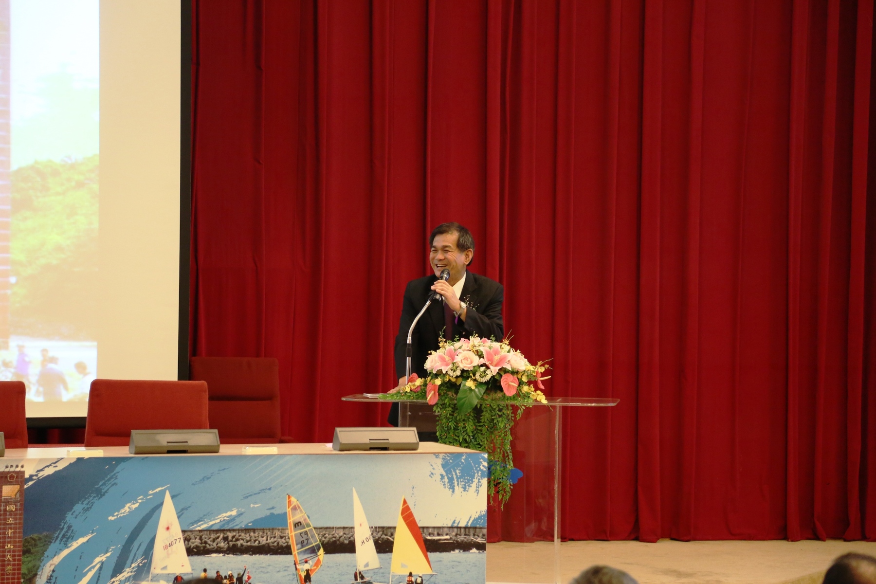 高雄中山大學楊弘敦校長圖片